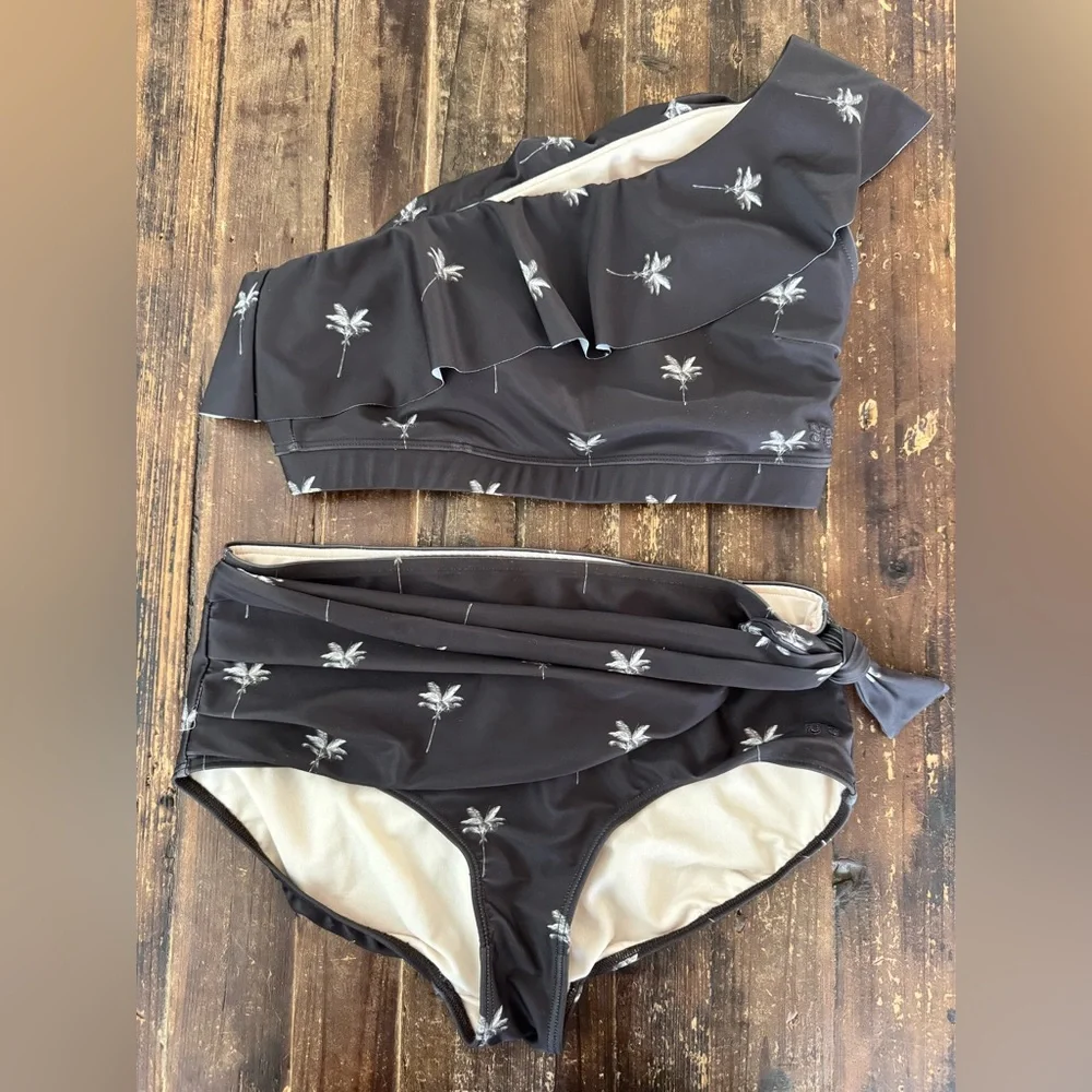Albion Fit Icon Wave Crop and Simone Bottoms in Chocolate Palm